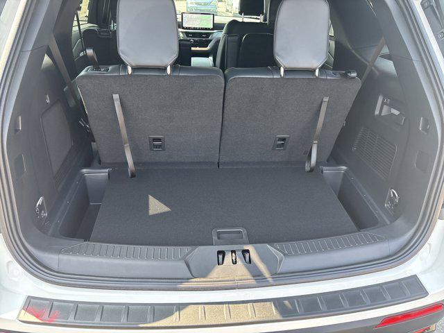 Photo of 2025 Star White Metallic Tri-Coat Ford Explorer