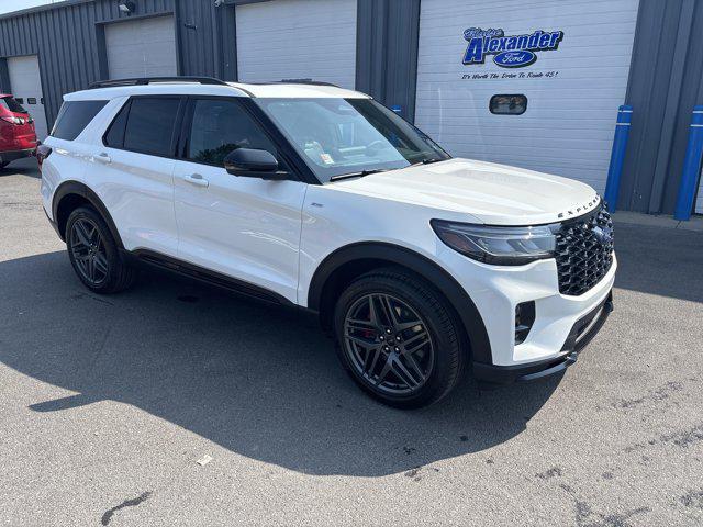 Photo of 2025 Star White Metallic Tri-Coat Ford Explorer