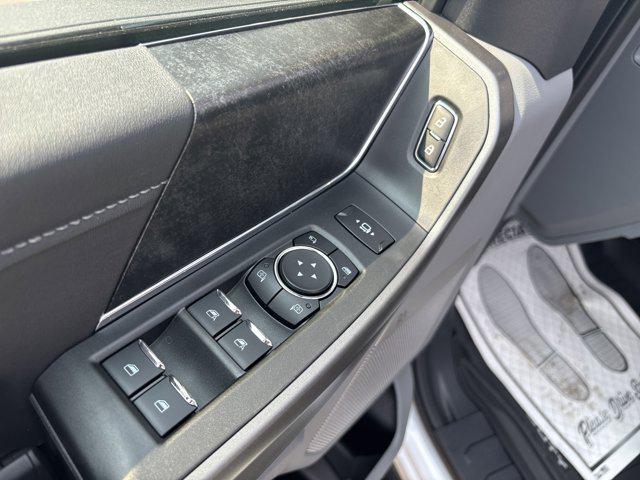 Photo of 2025 Oxford White Ford F-250
