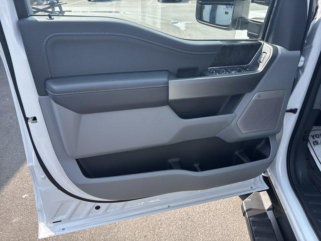 Photo of 2025 Oxford White Ford F-250