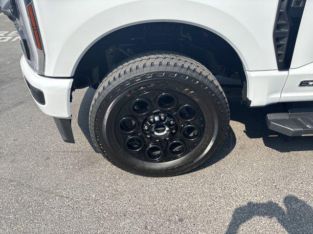 Photo of 2025 Oxford White Ford F-250