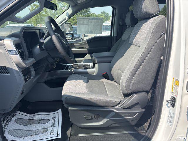 Photo of 2025 Oxford White Ford F-250