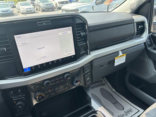 Photo of 2025 Oxford White Ford F-250