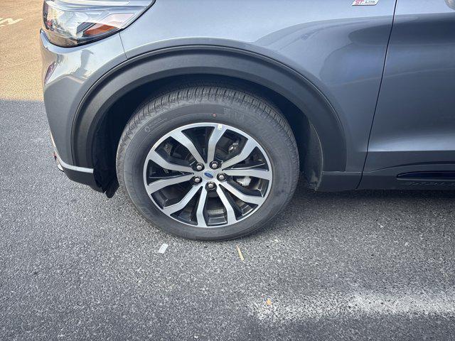 Photo of 2025 Carbonized Gray Metallic Ford Explorer