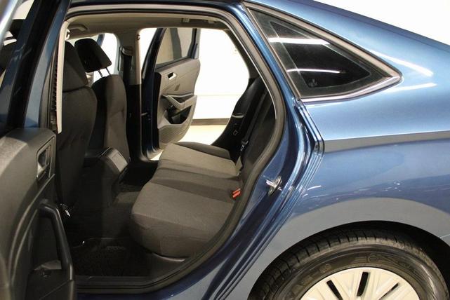 Photo of 2020 Silk Blue Metallic Volkswagen Jetta
