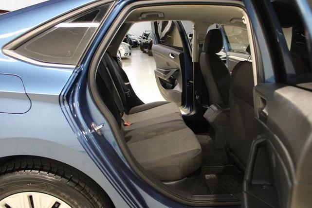 Photo of 2020 Silk Blue Metallic Volkswagen Jetta