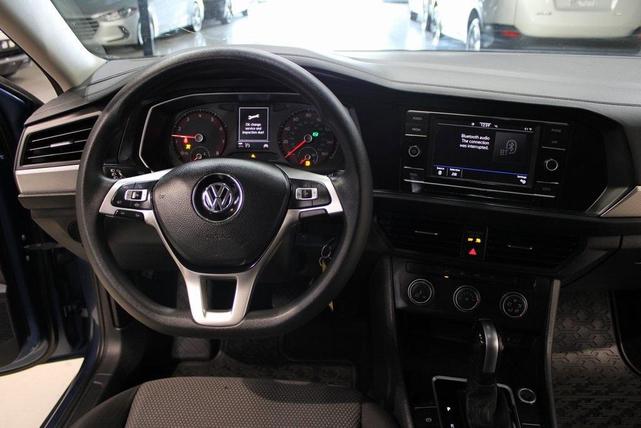 Photo of 2020 Silk Blue Metallic Volkswagen Jetta