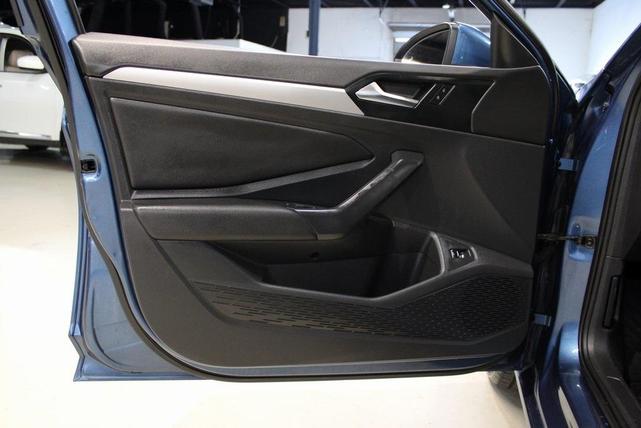 Photo of 2020 Silk Blue Metallic Volkswagen Jetta