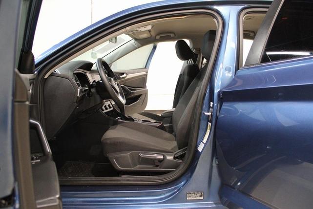 Photo of 2020 Silk Blue Metallic Volkswagen Jetta