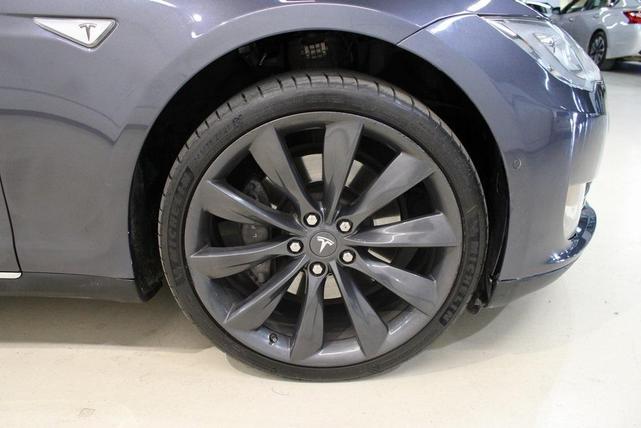 Photo of 2014 Gray Tesla Model S