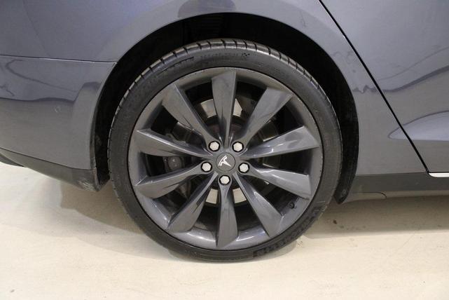 Photo of 2014 Gray Tesla Model S