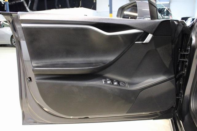 Photo of 2014 Gray Tesla Model S