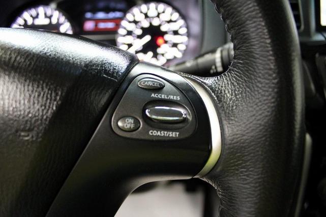 Photo of 2015 Glacier White Nissan Pathfinder