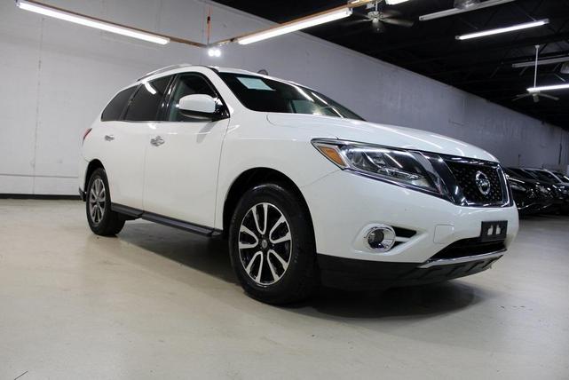 Photo of 2015 Glacier White Nissan Pathfinder