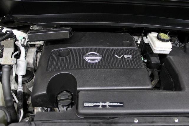 Photo of 2015 Glacier White Nissan Pathfinder