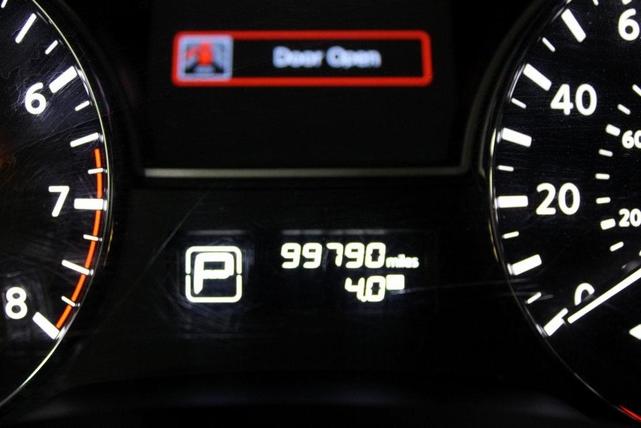 Photo of 2015 Glacier White Nissan Pathfinder