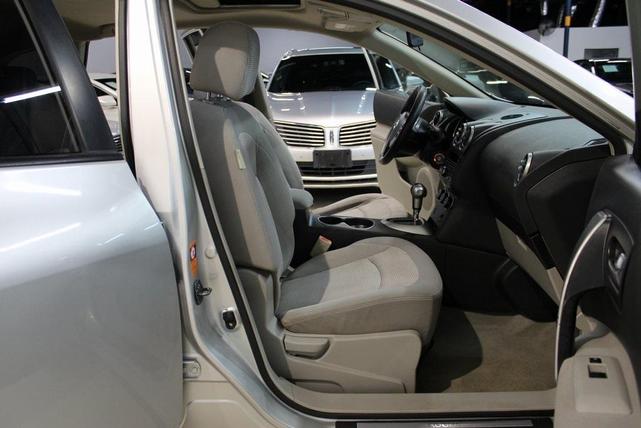 Photo of 2009 Silver Ice Nissan Rogue