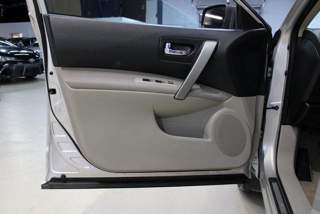Photo of 2009 Silver Ice Nissan Rogue