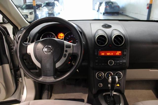 Photo of 2009 Silver Ice Nissan Rogue