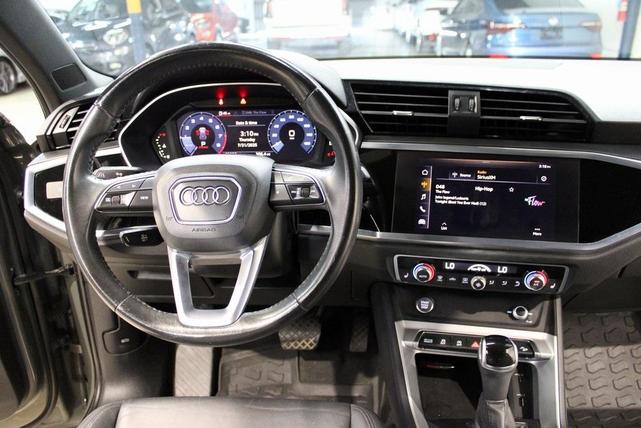 Photo of 2020 Chronos Gray Metallic Audi Q3