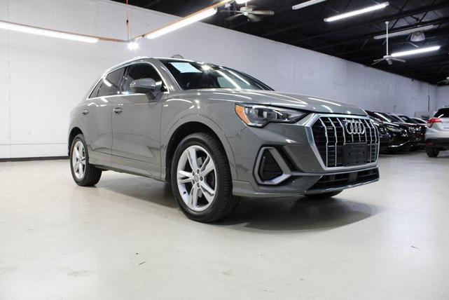 Photo of 2020 Chronos Gray Metallic Audi Q3