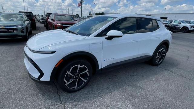 Photo of 2025 Summit White Chevrolet Equinox EV