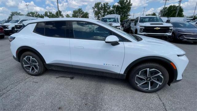 Photo of 2025 Summit White Chevrolet Equinox EV
