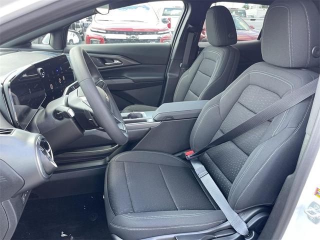 Photo of 2025 Summit White Chevrolet Equinox EV
