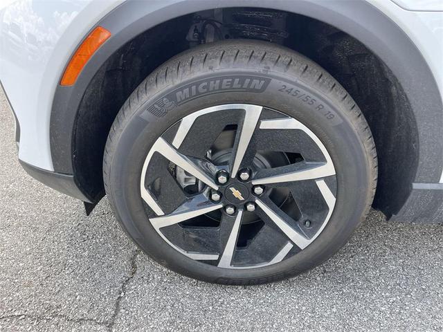 Photo of 2025 Summit White Chevrolet Equinox EV