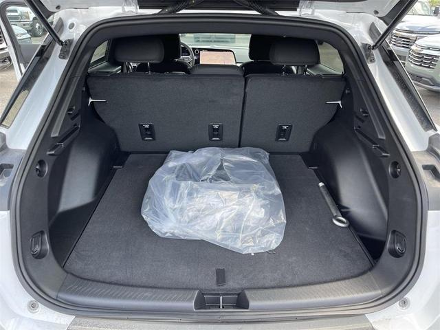Photo of 2025 Summit White Chevrolet Equinox EV