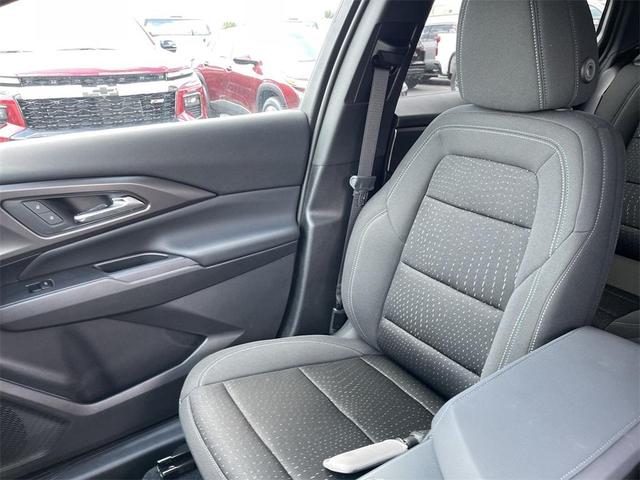 Photo of 2025 Summit White Chevrolet Equinox EV