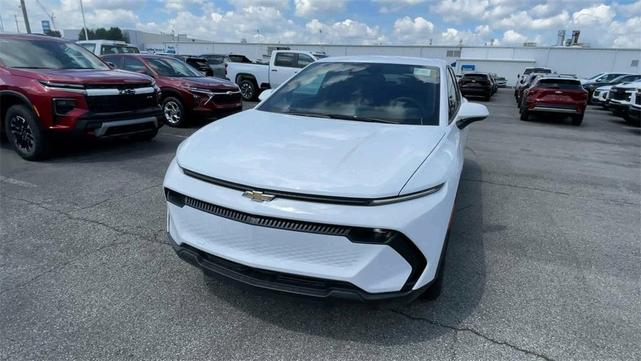 Photo of 2025 Summit White Chevrolet Equinox EV