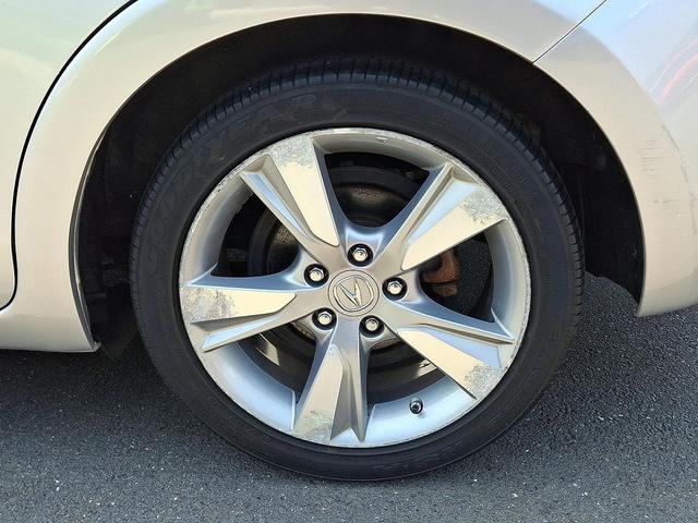 Photo of 2015 Silver Moon Metallic Acura ILX