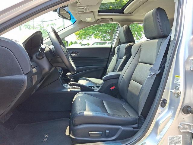 Photo of 2015 Silver Moon Metallic Acura ILX