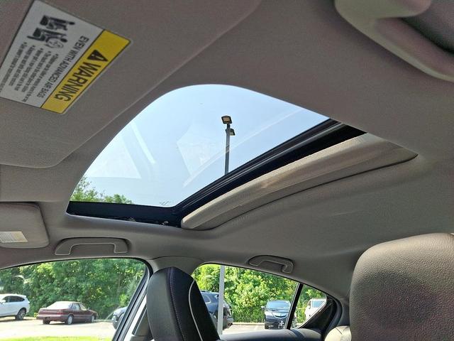 Photo of 2019 Platinum White Pearl - WH Acura ILX