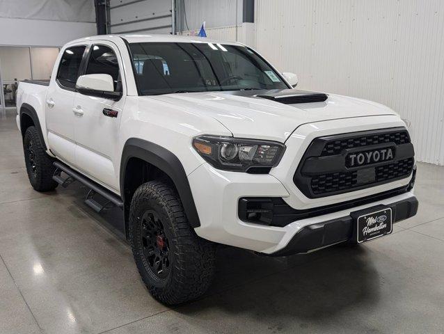 Photo of 2018 Super White Toyota Tacoma
