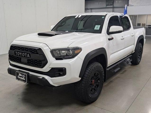 Photo of 2018 Super White Toyota Tacoma