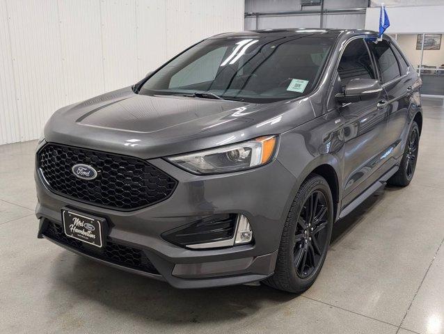 Photo of 2020 MAGNETIC METALLIC Ford Edge