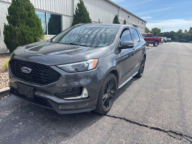 Photo of 2020 MAGNETIC METALLIC Ford Edge