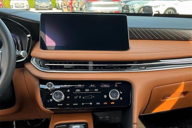 Photo of 2026 Rad Wht INFINITI QX60