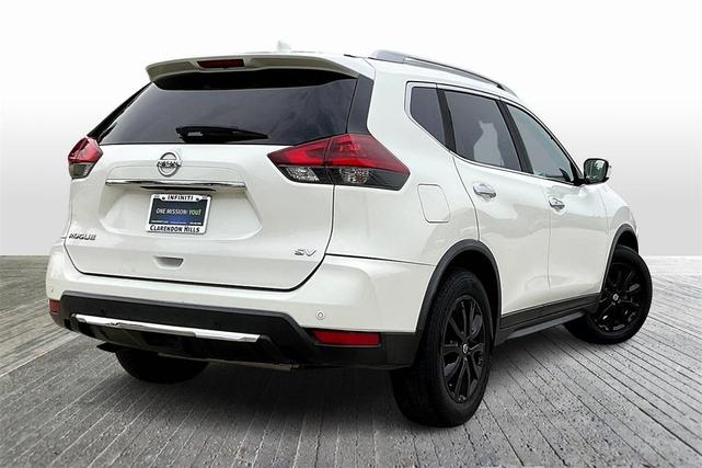 Photo of 2020 Glacier White Nissan Rogue