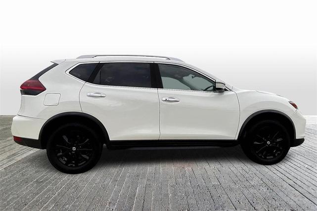 Photo of 2020 Glacier White Nissan Rogue
