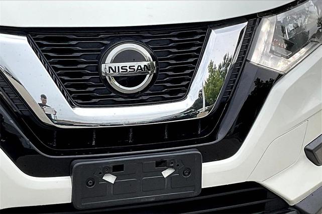 Photo of 2020 Glacier White Nissan Rogue