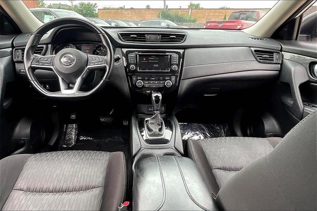 Photo of 2020 Glacier White Nissan Rogue