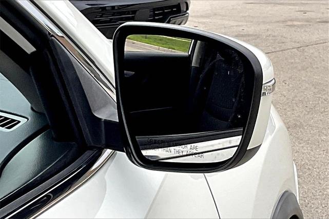 Photo of 2020 Glacier White Nissan Rogue