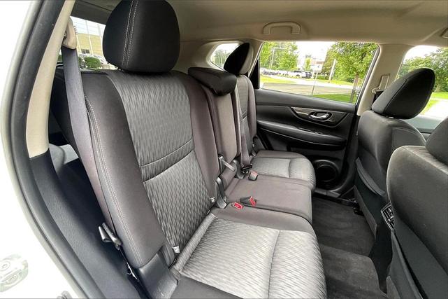 Photo of 2020 Glacier White Nissan Rogue