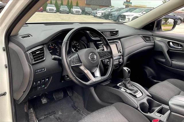 Photo of 2020 Glacier White Nissan Rogue