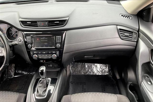 Photo of 2020 Glacier White Nissan Rogue