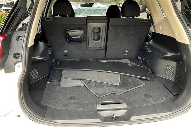 Photo of 2020 Glacier White Nissan Rogue