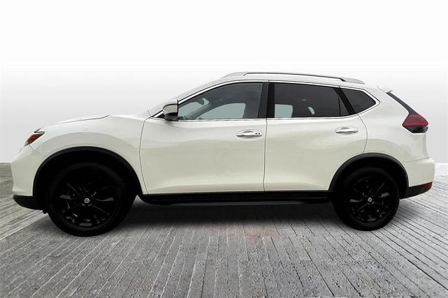 Photo of 2020 Glacier White Nissan Rogue